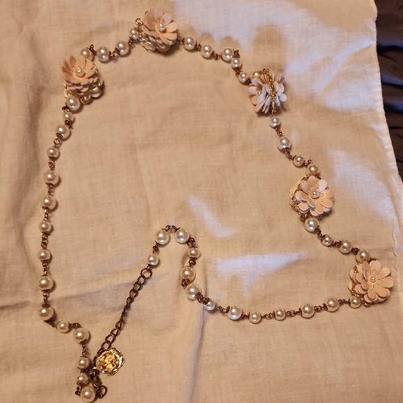 Elegant Floral Pearl Necklace - Picture 1 of 3